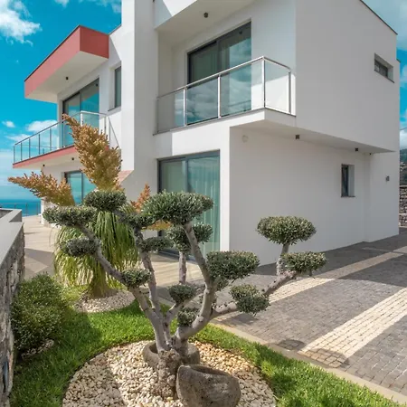 Villa Rich *